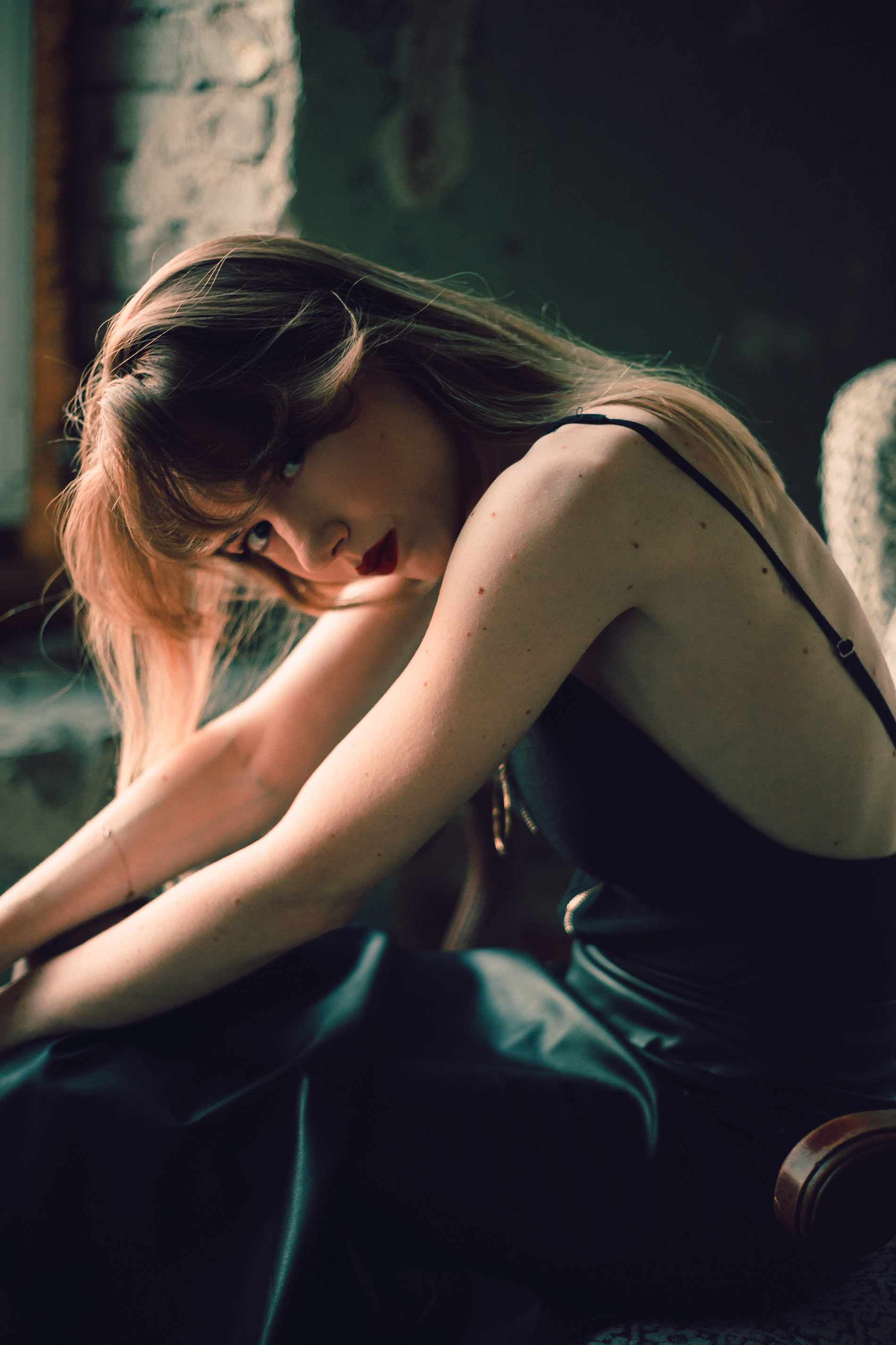 Дівчина в чорному